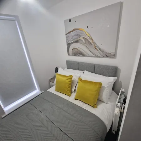 Serenity House With 5 Bedrooms Sheffield