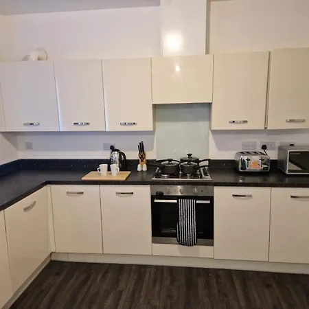 Serenity House With 5 Bedrooms * Sheffield