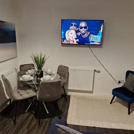 Serenity House With 5 Bedrooms Sheffield