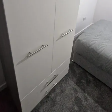 Serenity House With 5 Bedrooms Sheffield