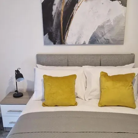 Serenity House With 5 Bedrooms Holiday home Sheffield