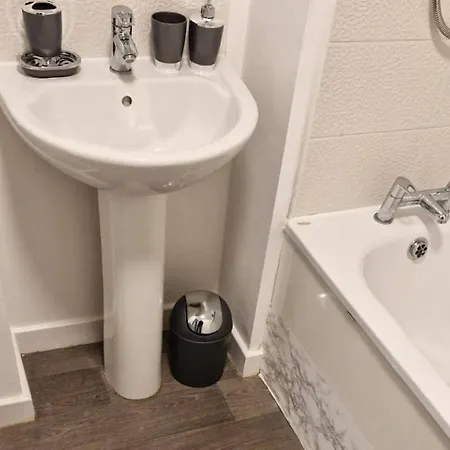 Holiday home Serenity House With 5 Bedrooms Sheffield