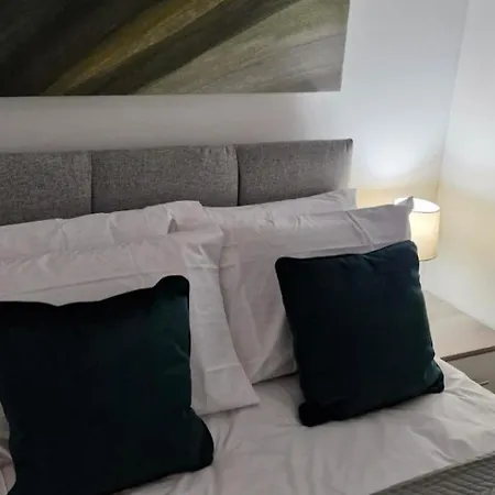 Holiday home Serenity House With 5 Bedrooms Sheffield